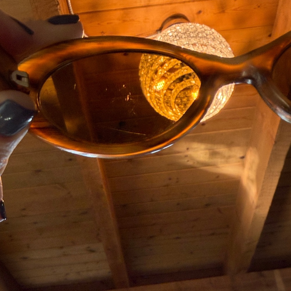Vintage Giorgio Armani Women’s Tortoiseshell Oval Sunglasses - Picture 7 of 7